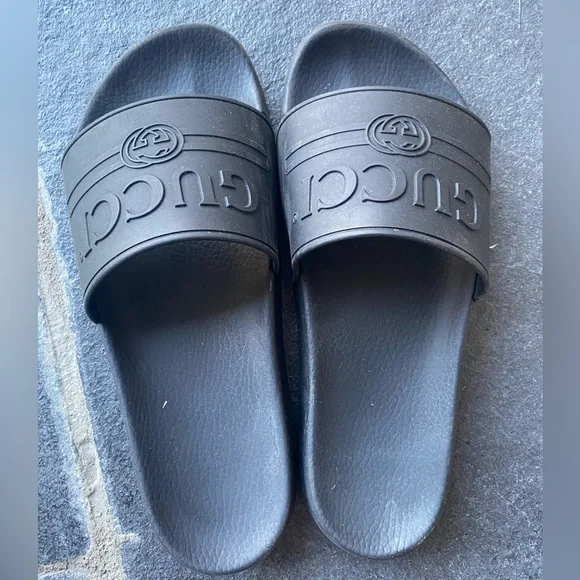Gucci flip flops poshmark hotsell